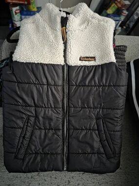 Timberland Size 6 Kids Black & Cream Puffer Vest